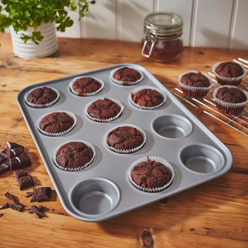 55700 12 Cup Muffin Tin lifestyle