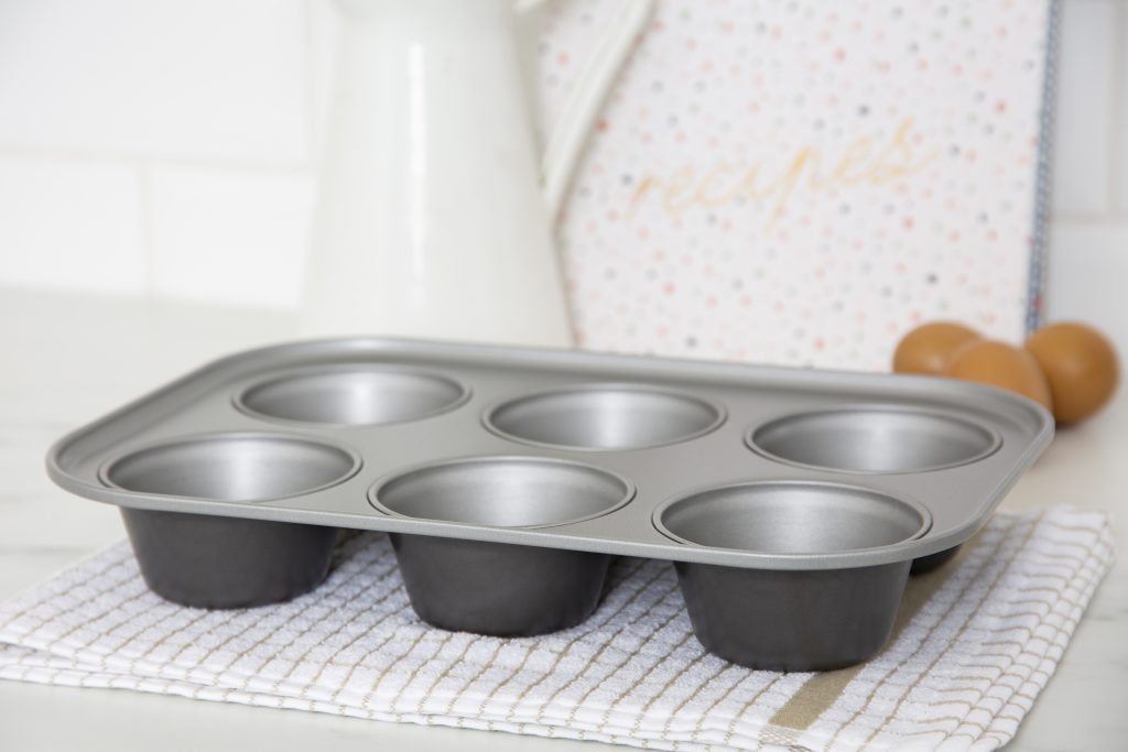 Baker & Salt 6 Cup Jumbo Muffin Tin WSP0.38 55900 What More UK