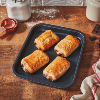 55631 30cm Oven Tray (Tri Plus) lifestyle